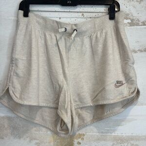 Nike Women's Cream Shorts Size Large